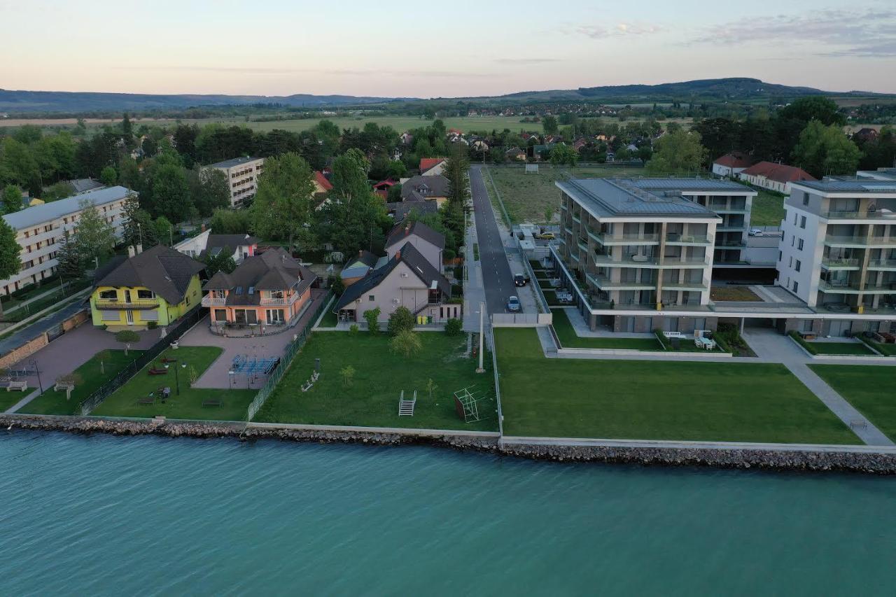 Hullam Apartman Balatonlelle Bagian luar foto