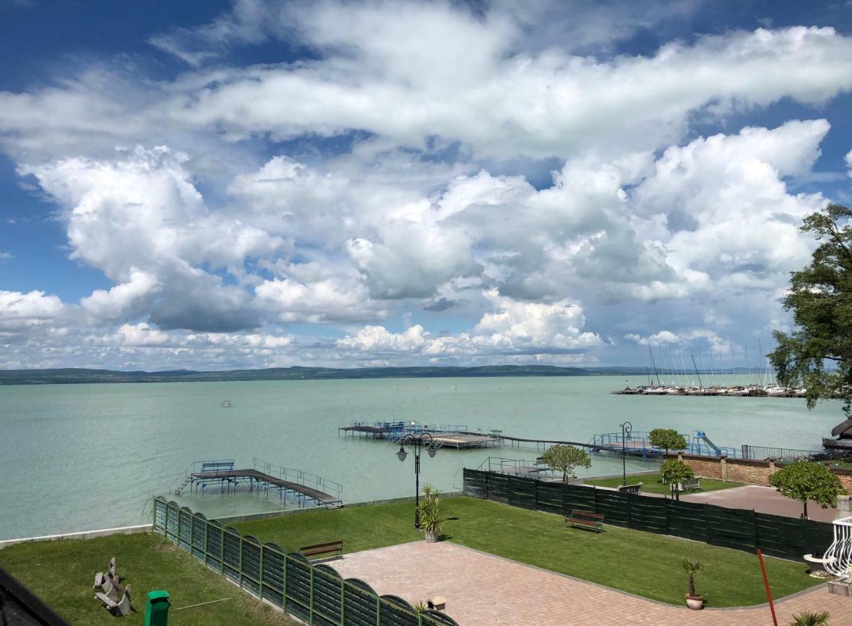 Hullam Apartman Balatonlelle Bagian luar foto