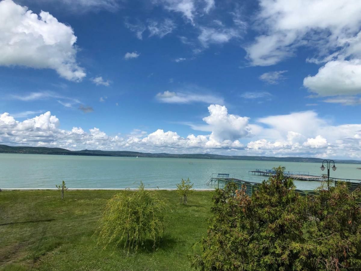 Hullam Apartman Balatonlelle Bagian luar foto