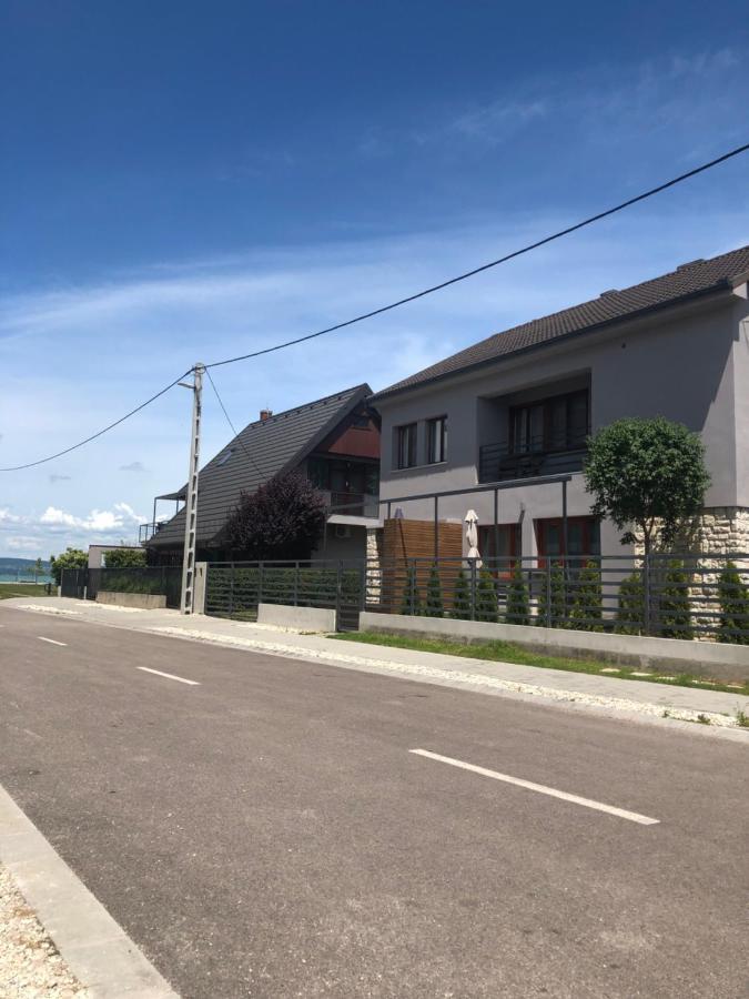 Hullam Apartman Balatonlelle Bagian luar foto